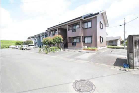 第2グリーンコーポ長門【キャッシュバック対象物件】の駐車場|駐車場があるので、車を買う予定の方も安心です