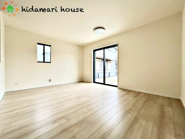 西区指扇235番　新築戸建　ハートフルタウンBの前面道路含む現地写真