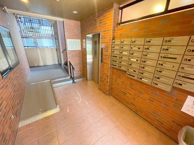 タイガーマンションのエントランス