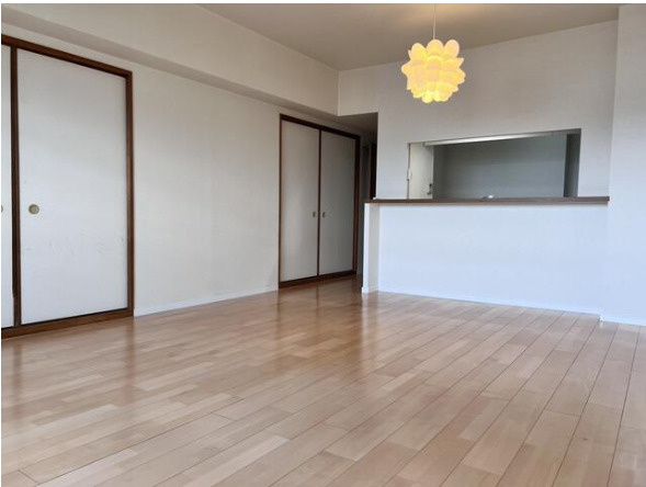 メゾンドールウイングヒルズの居間・リビング