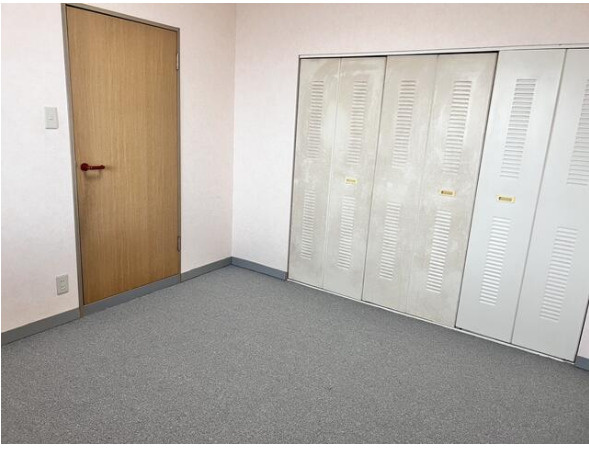 メゾンドールウイングヒルズの洋室