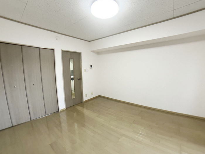 グランドール桜の内装|広々とした洋室です