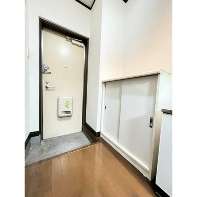 【玄関】 | カーサフローラⅡ | 収納もある玄関です