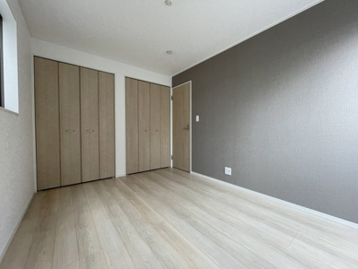 【洋室】 | 守山６丁目　分譲2区画1号地 | 住まう方でカスタマイズしていただけるシンプルなデザインの内装。