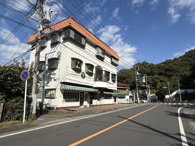 海まで10分！富士山を臨む　ラポール葉山　3階の外観|前面道路