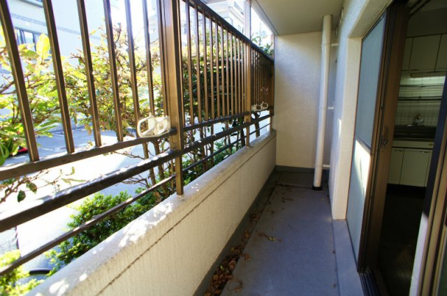 トーカンキャステール日の出町【キャッシュバック対象物件】のバルコニー|陽当たり良好なバルコニーです
