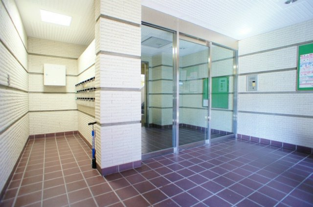 トーカンキャステール日の出町【キャッシュバック対象物件】のロビー|毎日通るロビーはこのようになっています