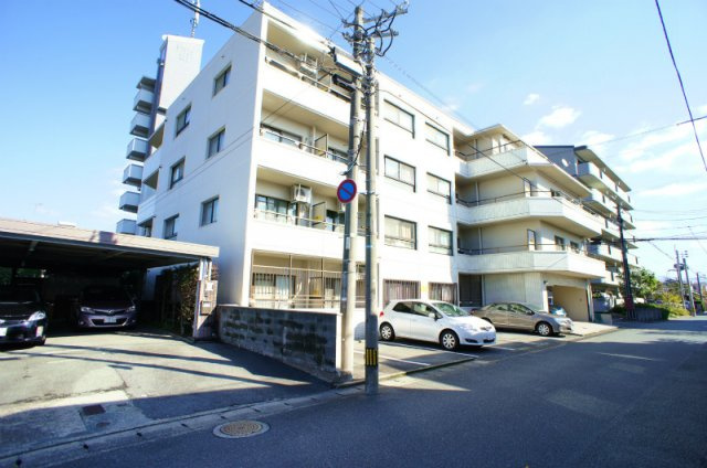 トーカンキャステール日の出町【キャッシュバック対象物件】の外観|落ち着いた雰囲気の外観です