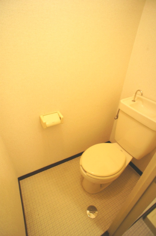 トーカンキャステール日の出町【キャッシュバック対象物件】のトイレ|コンパクトで使いやすいトイレです