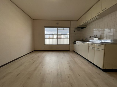 【居間・リビング】 | 膳所ハイツ２号棟 | ご家族やお客様との時間など、多くの時を刻む空間。