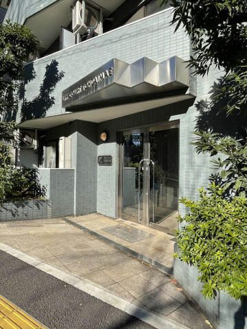 スカイコート本郷東大前のエントランス