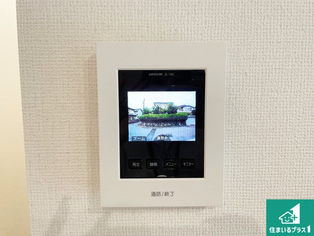 枚方市南船橋　第1期　新築一戸建ての防犯設備|カラーモニターインターホン！声だけでなく来訪者の姿や顔がモニターで確認できるので、小さなお子様がいらっしゃるご家庭でも安心できます！