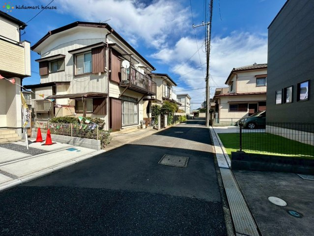 蓮田市黒浜7期　新築戸建　グラファーレ01の前面道路含む現地写真
