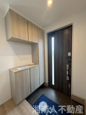 茅ヶ崎市中島　新築戸建の玄関|ゆったりとした玄関です