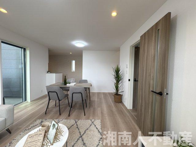 茅ヶ崎市中島　新築戸建の居間・リビング|使いやすい居間です