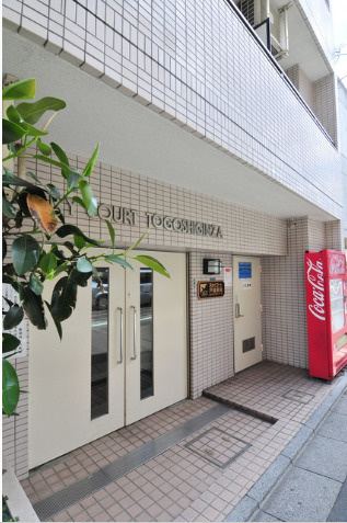 スカイコート戸越銀座のエントランス