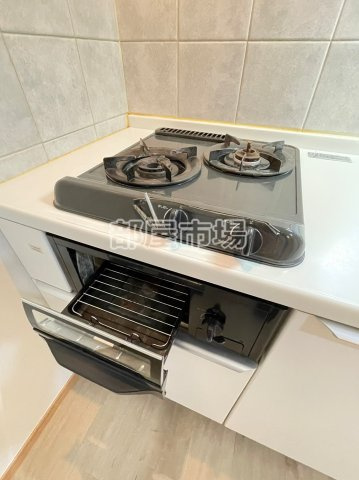 UNREVE秋葉原　-アンレーヴ秋葉原-のキッチン|グリル付き2口コンロ