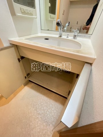 UNREVE秋葉原　-アンレーヴ秋葉原-の洗面所|下部収納