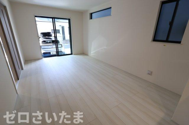 《仲介手数料無料》上尾市二ツ宮1078-2新築一戸建てハートフルタウンの居間・リビング