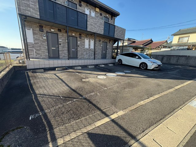 クリエートの駐車場
