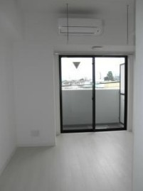 【居間・リビング】 | ライズ中野松が丘 | 6帖の綺麗な洋室