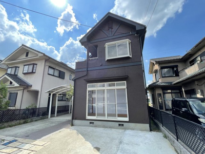 【外観】 | 栗東市岡 | 街に溶け合う景観を生みだしているにも関わらず、採光や風通しを考えて設計された間取り。。

