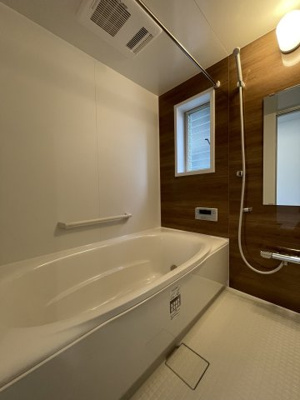 【浴室】 | 栗東市岡 | 一日の疲れを癒すバスルームは、心地よいリラックスを叶える清潔感溢れる美しい空間です。