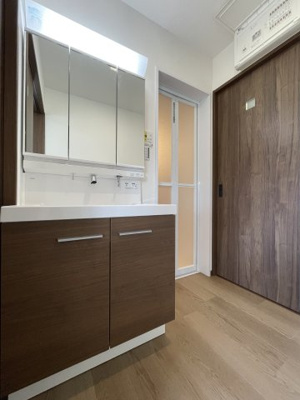 【独立洗面台】 | 栗東市岡 | 清潔感ある洗面台は、身だしなみチェックや肌のお手入れに最適です。