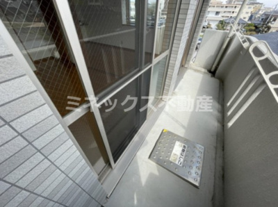 【玄関】 | アンソレイエA | 同タイプのお部屋の写真。現況を優先します。