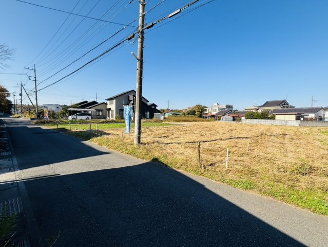 敷地面積　約80坪　売地　川越市笠幡の前面道路含む現地写真|現地（2025年11月）撮影
南東側４ｍ公道