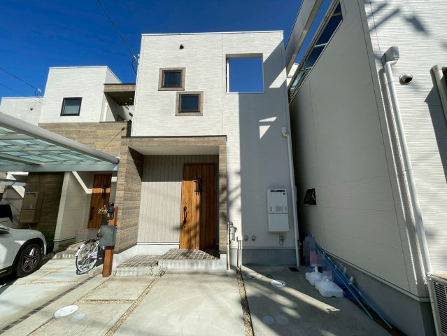 地下鉄東西線＆ＪＲ奈良線「六地蔵」駅徒歩８分◆収納スペース充実◆並列駐車２台可◆宇治市木幡御園の外観|外観