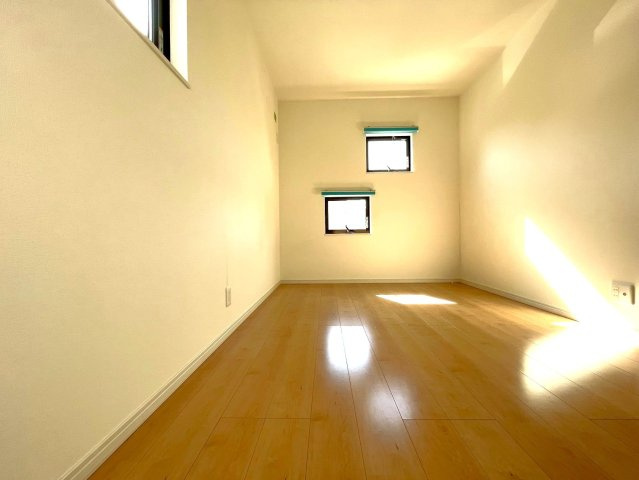 地下鉄東西線＆ＪＲ奈良線「六地蔵」駅徒歩８分◆収納スペース充実◆並列駐車２台可◆宇治市木幡御園の洋室|洋室