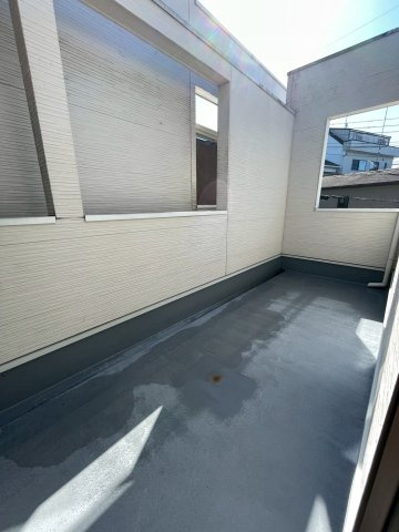 地下鉄東西線＆ＪＲ奈良線「六地蔵」駅徒歩８分◆収納スペース充実◆並列駐車２台可◆宇治市木幡御園のバルコニー|バルコニー