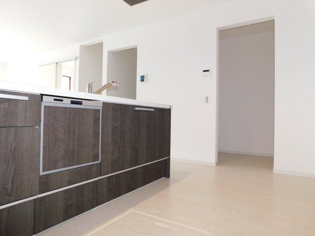 名古屋市中川区丸米町１丁目の新築一戸建の収納|◇パントリー◇　　キッチン横に広い収納♪　日用品や食料品のストックに便利です。