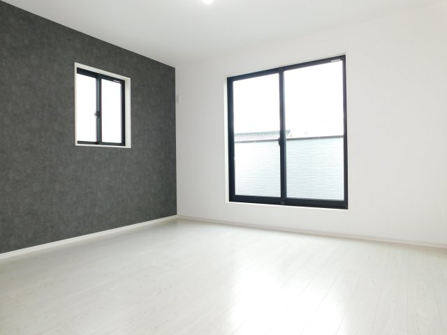 名古屋市中川区丸米町１丁目の新築一戸建の洋室|◇洋室◇　　広くて明るい洋室７．６帖　ウォークインクローゼット完備！　バルコニー利用可♪