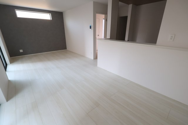 《仲介手数料無料》上尾市大字上650-5(全1戸)新築一戸建てグラファーレの居間・リビング