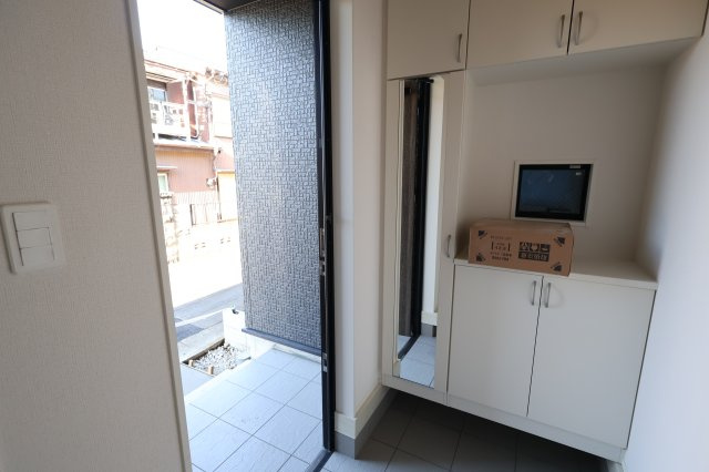 《仲介手数料無料》上尾市大字上650-5(全1戸)新築一戸建てグラファーレの玄関