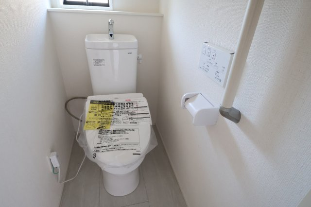 《仲介手数料無料》上尾市大字上650-5(全1戸)新築一戸建てグラファーレのトイレ