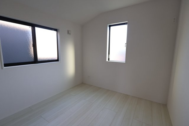 《仲介手数料無料》上尾市大字上650-5(全1戸)新築一戸建てグラファーレの洋室