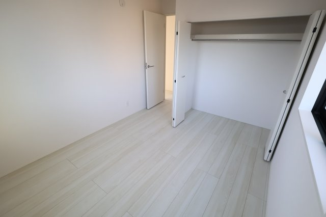 《仲介手数料無料》上尾市大字上650-5(全1戸)新築一戸建てグラファーレの洋室