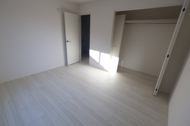 《仲介手数料無料》上尾市大字上650-5(全1戸)新築一戸建てグラファーレの洋室