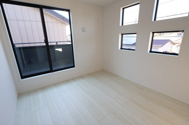 《仲介手数料無料》上尾市大字上650-5(全1戸)新築一戸建てグラファーレの洋室