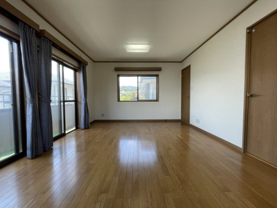 【洋室】 | 仰木の里東５丁目 | シンプル・イズ・ベストが基本。プレーンな空間を自分好みに。いつまでも快適に暮せる住まいへ。

