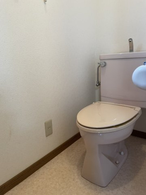 【トイレ】 | 仰木の里東５丁目 | シンプルでシャープなフォルムは、そのデザイン性だけでなく汚れが拭きやすくお手入れ簡単です。