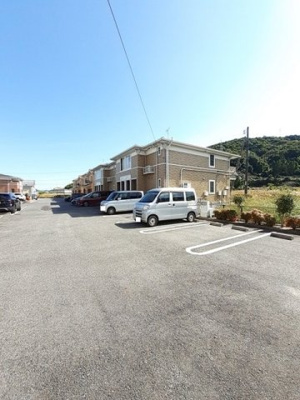 【駐車場】 | グランフォーレＤ1LDKHTT | 車をお持ちの方に嬉しい駐車場付きの物件です