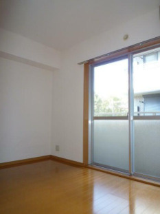 【居間・リビング】 | エメラルドマンション3 | 明るい洋室！