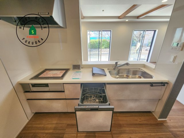 糟屋郡志免町王子2丁目第1-8棟（3号棟）の内観：施工例|ご家族を近くに感じられる対面キッチンのLDK。会話もはずみそうですね。