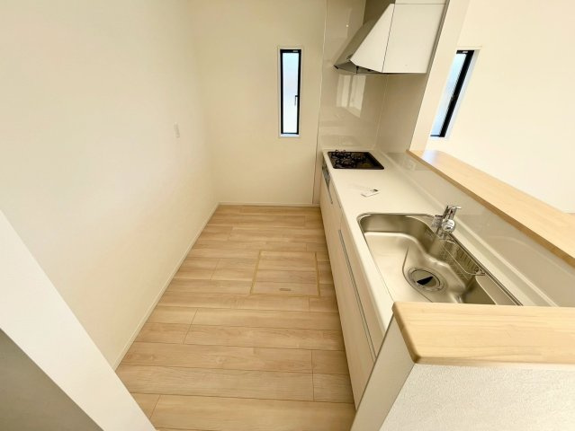 東御市常田第２のキッチン|家族の会話が弾む開放的なカウンターキッチンです♪