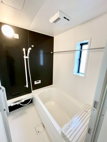 東御市常田第２の浴室|浴室乾燥機付きのお風呂です♪窓もあるので換気などもしっかりできます！！
