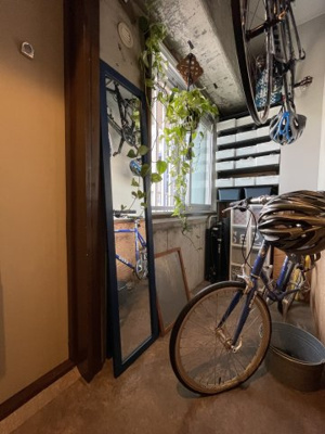 【玄関】 | 大津スカイハイツ | 明るく広々とした玄関は、開放感があり温かみを感じさせてくれます。